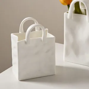 Creative Tote Bag Bag Vase, Ceramic White Vase Handbag with Elegant Purse or Handbag Design, Home Decoration Ceramic Vase for Flower Arrangement/Flowers/Home Décor/Office.