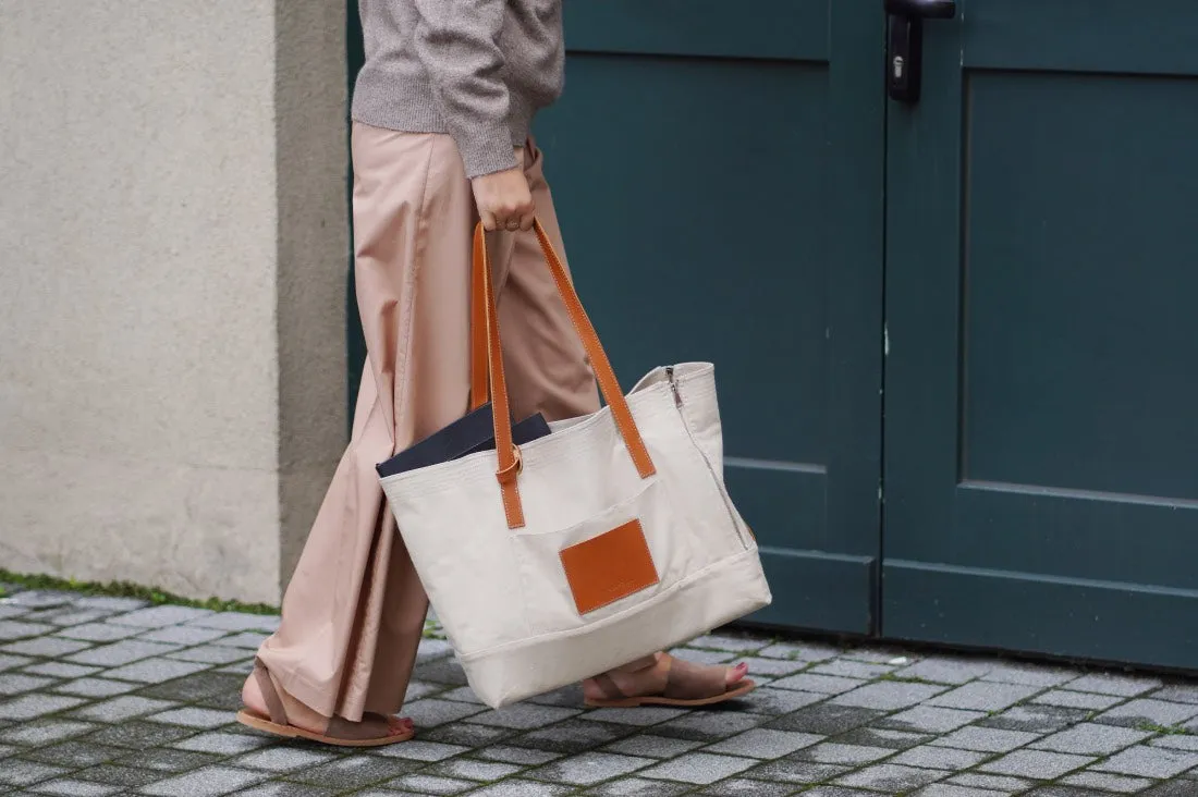 Liiva Beige Dog Carrier & Handbag by Labbvenn