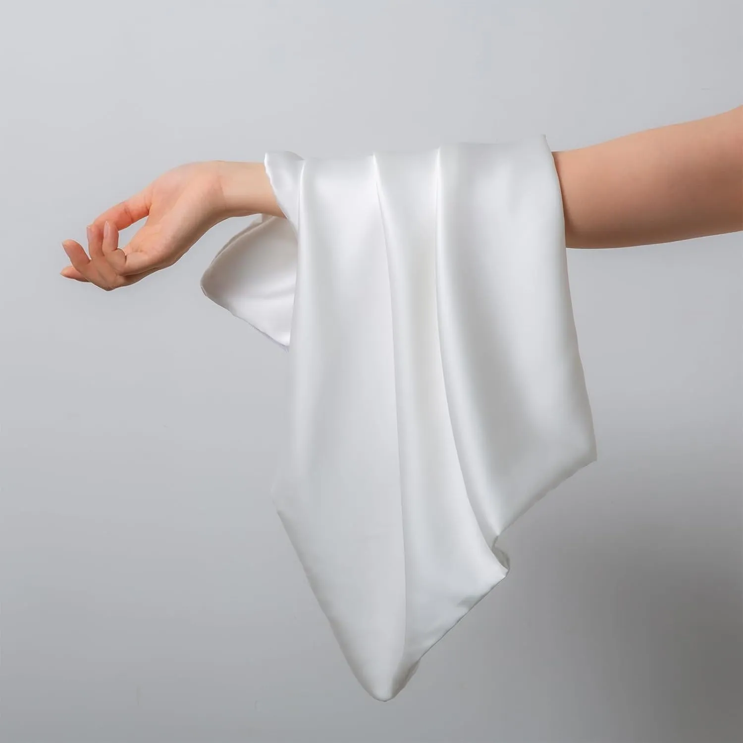 Pure Mulberry Silk Pillowcases Set of 2, Queen Size Silk Pillow Cases, Hair and Skin Friendly 22 Momme Grade-6A Silk Cover with Hidden Zipper (White, 20”X30”)